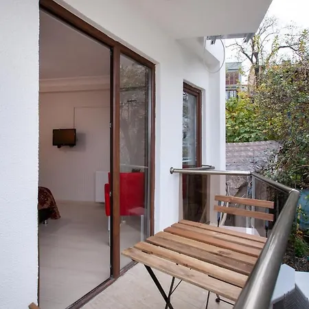 Tatil Evi Central Cozy Studio With Balcony And View In The Historical Area Of Beyoglu *