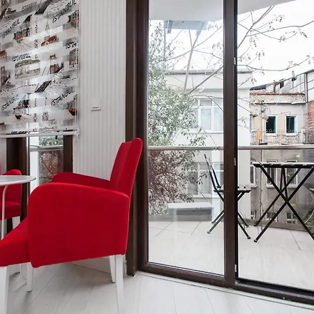 Tatil Evi Central Cozy Studio With Balcony And View In The Historical Area Of Beyoglu *