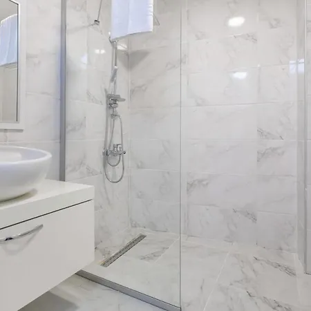 Central Cozy Studio With Balcony And View In The Historical Area Of Beyoglu Tatil Evi *